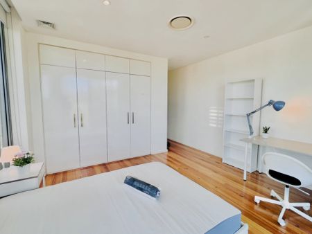 2 bed 2 bath - Photo 2