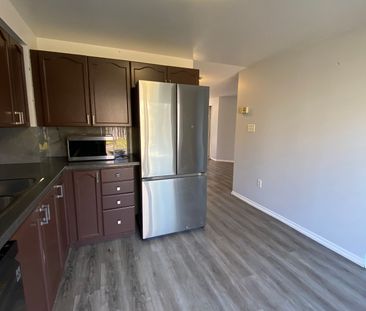 For Lease - 46 Lions Gate Blvd Boulevard, Barrie, Ontario - Photo 3