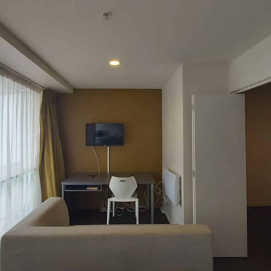 Furnished One Bedroom Apartment in the CBD, Hot & Cold Water Included. - Photo 1