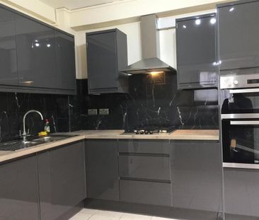 3 bedroom flat to rent - Photo 6