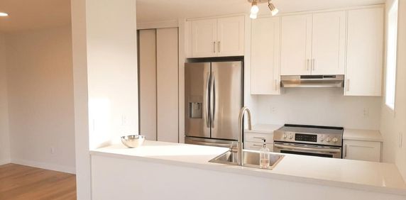 Beau grand logement 4 1/2 à Longueuil complètement rénové - Photo 2