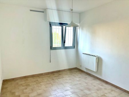 Appartement 3 pièces 69m2 MARSEILLE 10EME 970 euros - Photo 4