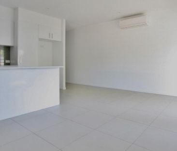 Modern Three Bedroom Unit - Private Balcony - Air Con - Photo 5