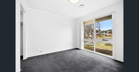 Bright, spacious 3 Bed Home in a Prime Lara Location - Photo 2