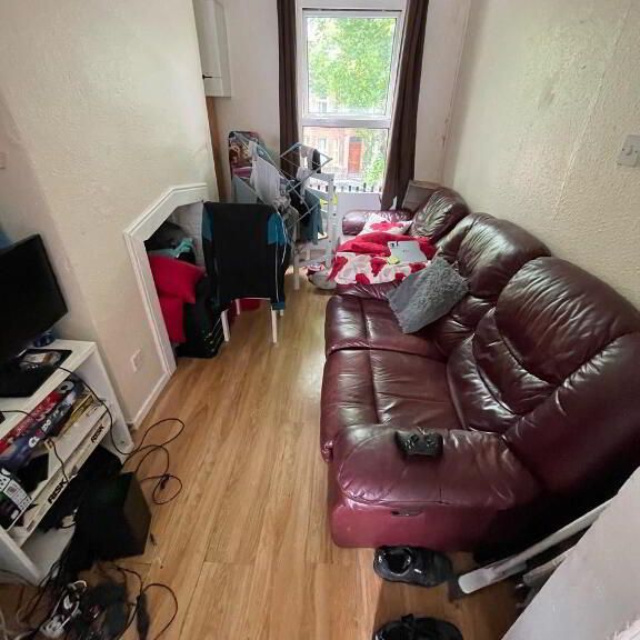 Great Accommodation, 93b University Avenue, Queens Quarter, Belfast, BT7 1GX - Photo 1