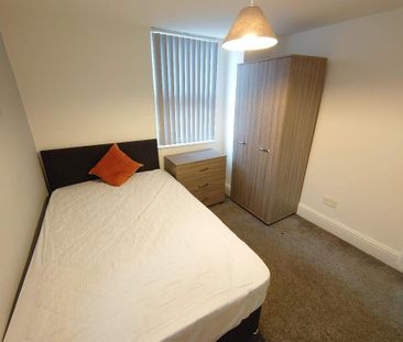 4 bedroom terraced house to rent - Photo 3
