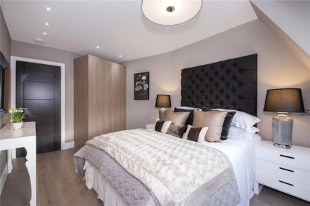 3 bedroom flat to rent - Photo 4