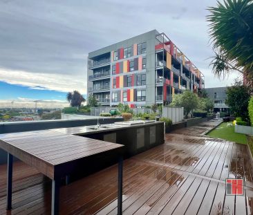 “Stylish 2-Bedroom in Vibrant Footscray Central” - Photo 1