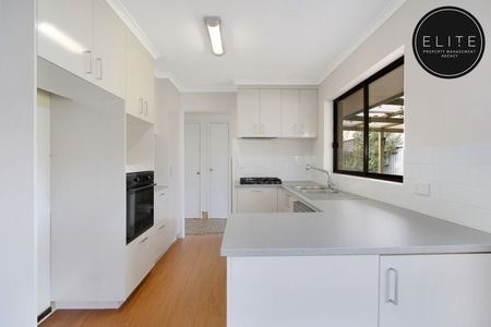 8 Renwick Court, Lavington - Photo 2