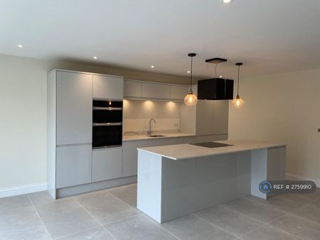 5 bedroom semi-detached house to rent - Photo 5