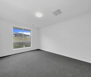 32 Petal Crescent, Wallan - Photo 3