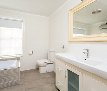 4 Heather Street, Tallebudgera QLD 4228 - House For Rent | Domain - Photo 3