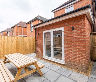 Luxurious 6 bedroom, all en-suite student house! - Photo 1