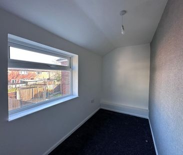 2 bedroom end of terrace house to rent - Photo 1