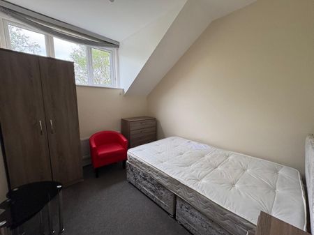 Room 3, 5 St John Street, Pemberton, , UK - Photo 5