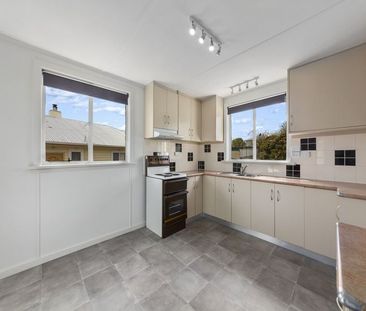 Neat and tidy Chigwell home - Photo 6