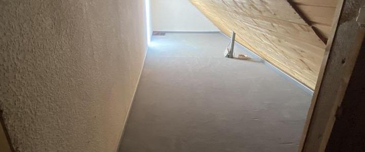 Helle Dachgeschosswohnung in Kuchen - Photo 1