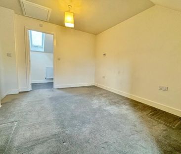 3 bedroom end of terrace house to rent - Photo 2