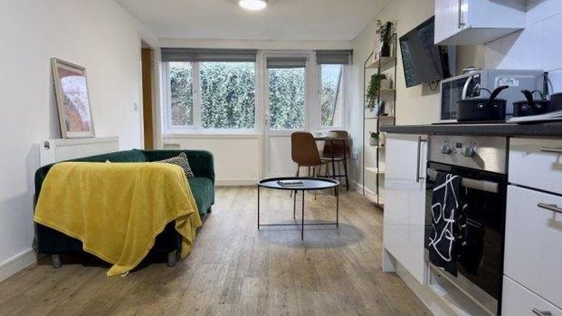 1 bedroom in a house share to rent - Photo 1