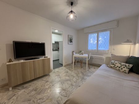 Location Appartement 1 pièce 24m² CANNES 06400 - Photo 2