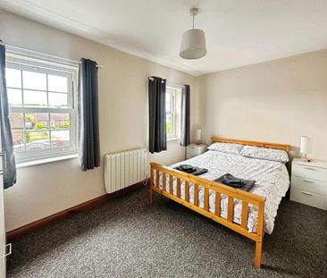 2 bedroom end of terrace house to rent - Photo 3