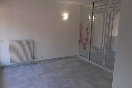 STUDIO CAREI EN DERNIER ET. TERRASSE 24 M2 - Photo 3
