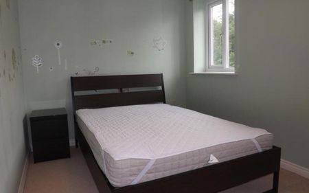 *** STUDENT PROPERTY *** A superbly presented five bedroom student house. All bedrooms are doubles with utility bills included in the rent. - Photo 2