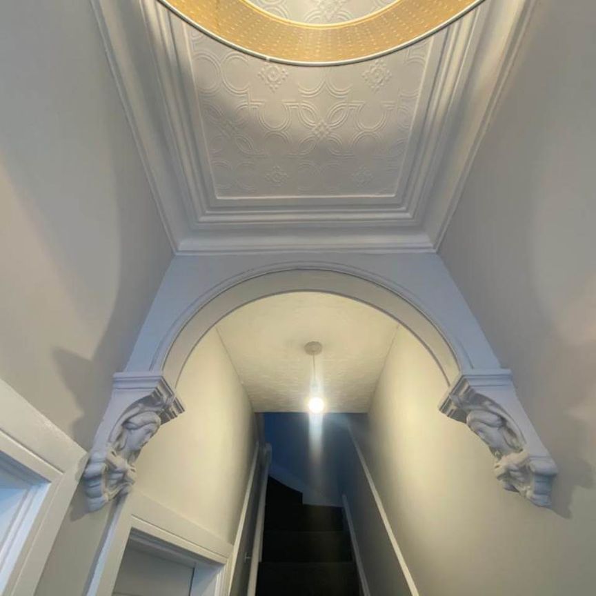 Hough Lane (Room 3), Bramley, Leeds - Photo 1