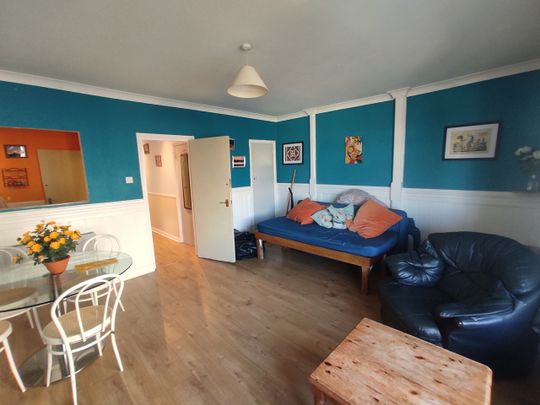 2 Bed Flat, Queen Square, BN1 - Photo 1