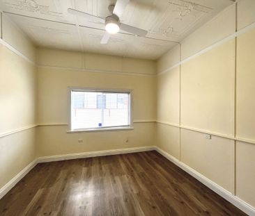 Modern Four Bedroom Home - Photo 4