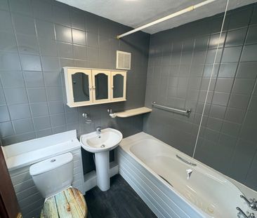 3 bed Terraced - To Let - Photo 5