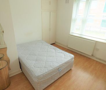3 bedroom flat to rent - Photo 2