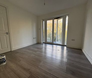 4 Bed Flat, Lake View, SO16 - Photo 2