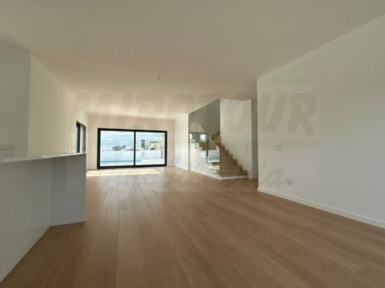 Moradia T3 em Setúbal - Foto 1