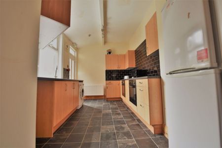 5 bedroom House in Headingley Avenue, Leeds - Photo 5