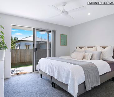 STUNNING TRI-LEVEL TOWNHOUSE - Photo 5