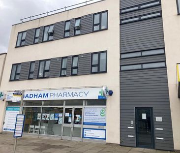 1 bedroom in a flat share to rent - Photo 2