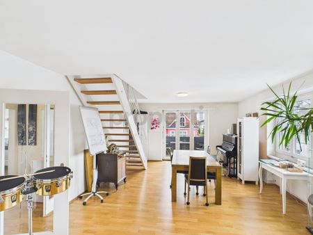 Furnished 4-room apartment with city view in Basel - Photo 3