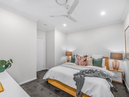 Luxurious Tri-level 4-Bedroom Townhouse! - Photo 4