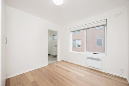 11/16 The Esplanade, Clifton Hill VIC 3068 - Photo 2