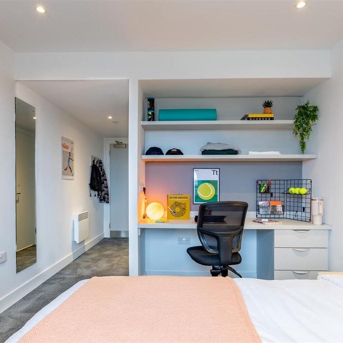 1 bedroom in a flat share to rent - Photo 1