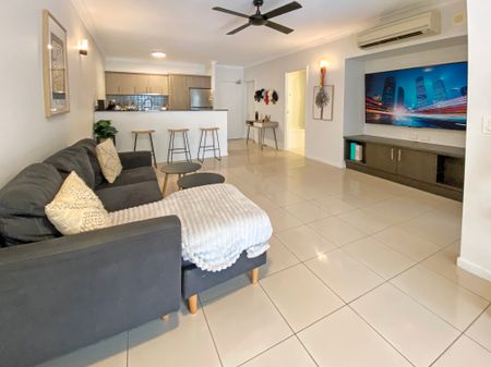 Furnished Apartment in Cairns One – Resort-Style Living - Photo 2