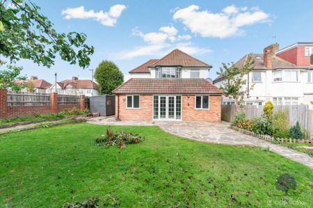 4 bedroom detached house to rent - Photo 2