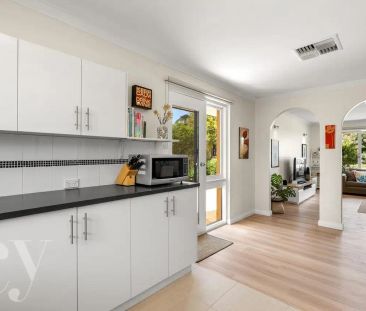 “CHARACTER, CHARM AND FIT FOR MODERN LIVING!” - Photo 3