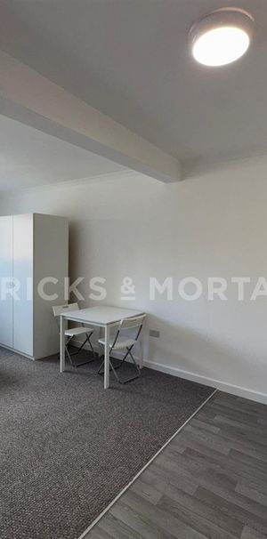 Room 6, Parkside, Park Row, Felling, Gateshead, NE10 9BP - Photo 1