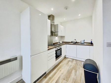 1 bedroom Flat To Let - Photo 3
