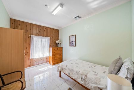 Charming Family Home in a Prime, Peaceful Location - Photo 5