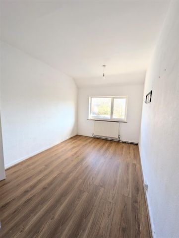 3 Beds - Terraced House - - Photo 3