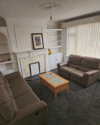 Ash Road, Headingley - Photo 1