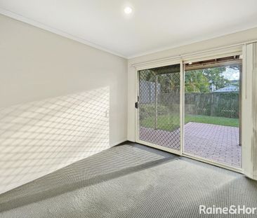 Large Unfurnished Townhouse in Heart of Taringa - Photo 2